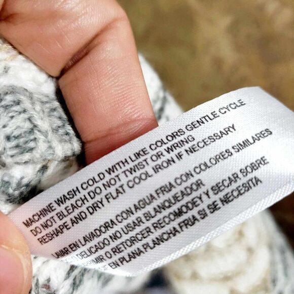 Used Carolyn Taylor size small knitted sweater - Picture 6 of 11